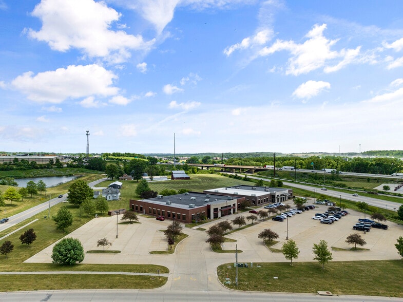 2303 Jones Blvd, Coralville, IA à louer - Aérien - Image 3 de 12