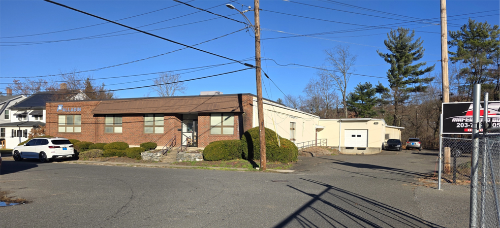 16 Edwin Ave, Waterbury, CT à vendre - Photo du bâtiment - Image 1 de 2