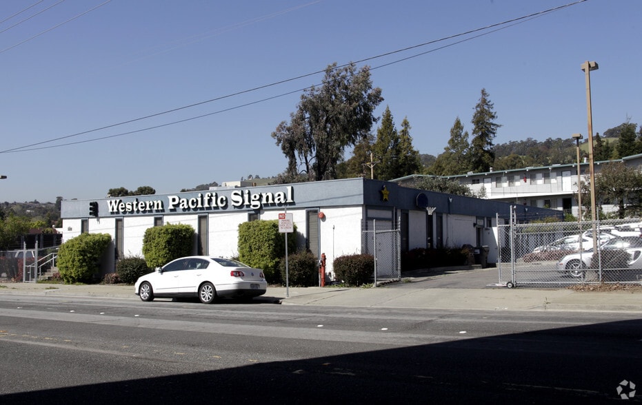 15890 Foothill Blvd, San Leandro, CA à vendre - Photo du bâtiment - Image 3 de 17