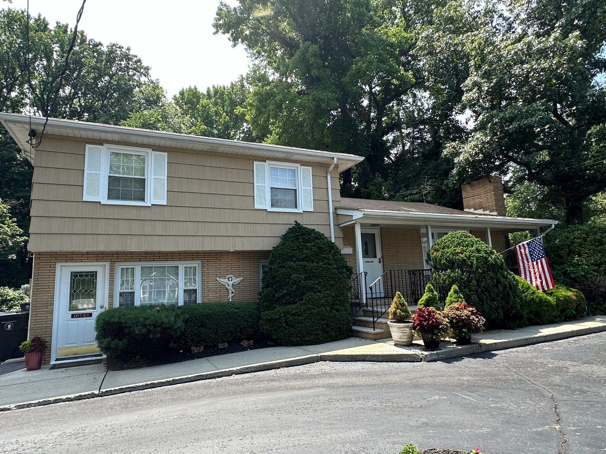 14 Cherry Tree Farm Rd, Middletown, NJ à vendre Photo du bâtiment- Image 1 de 1