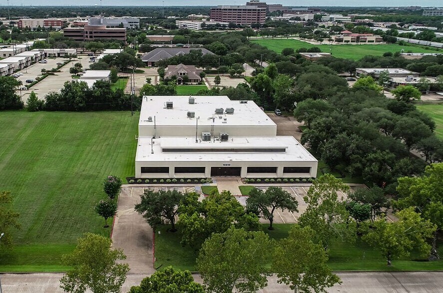10410 Corporate Dr, Sugar Land, TX for lease - Building Photo - Image 1 of 64