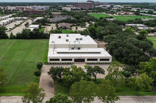More details for 10410 Corporate Dr, Sugar Land, TX - Coworking for Lease