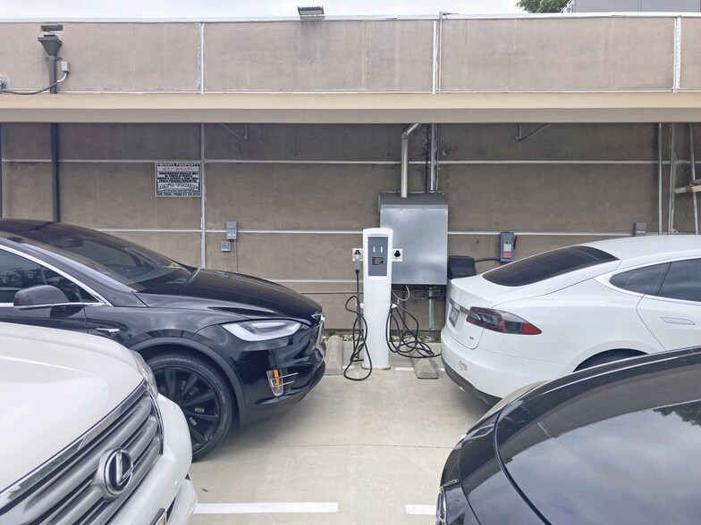 2316-2320 W Magnolia Blvd, Burbank, CA à vendre - Photo du bâtiment - Image 2 de 6