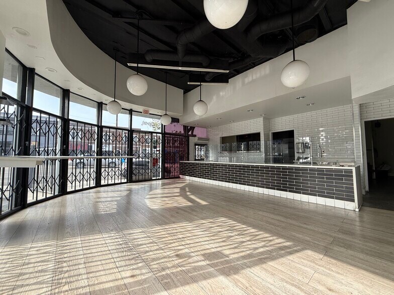 2501 W Sunset Blvd, Los Angeles, CA à louer - Photo du bâtiment - Image 2 de 15