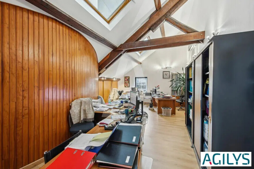 Office in Les Ulis for lease - Interior Photo - Image 3 of 6