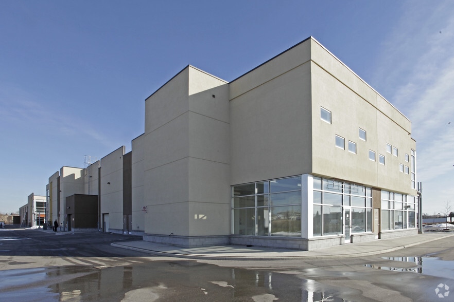 1055 Canadian Pl, Mississauga, ON à vendre - Photo du bâtiment - Image 3 de 11