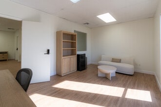 8301 Florence Ave, Downey, CA à louer Photo intérieure- Image 2 de 8