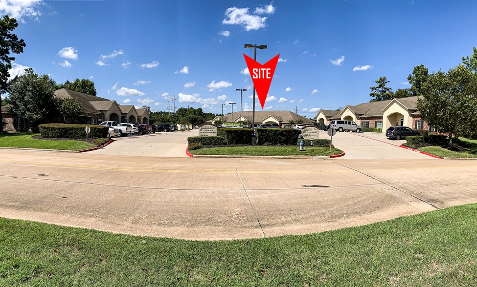 1801 W White Oak Ter, Conroe, TX à louer - Photo du bâtiment - Image 3 de 4