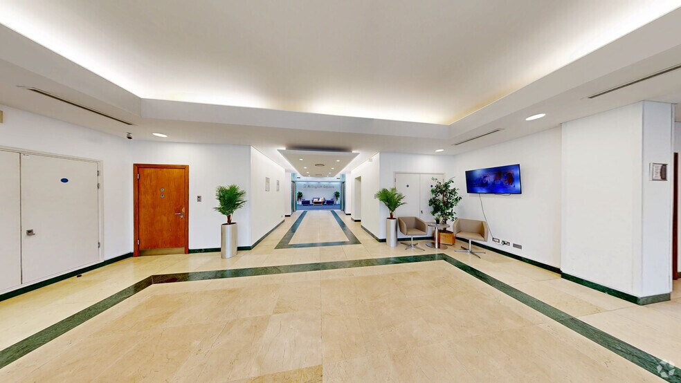2 Arlington Sq, Bracknell à louer - Numérisation 3D de Matterport - Image 2 de 25