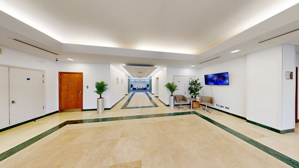 2 Arlington Sq, Bracknell à louer - Numérisation 3D de Matterport - Image 2 de 25