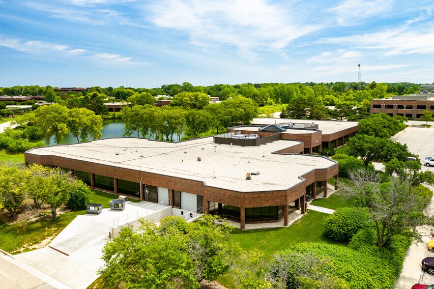 12000 W Park Pl, Milwaukee, WI à louer - Photo du bâtiment - Image 2 de 6