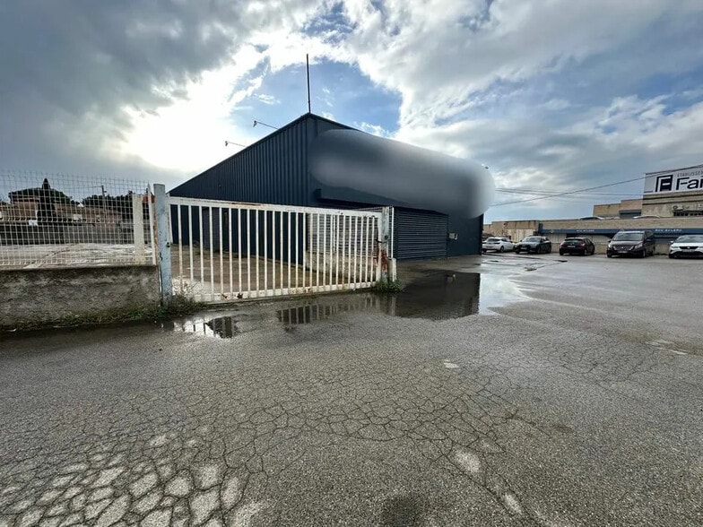 Industrial in Port-de-Bouc for sale - Building Photo - Image 2 of 12