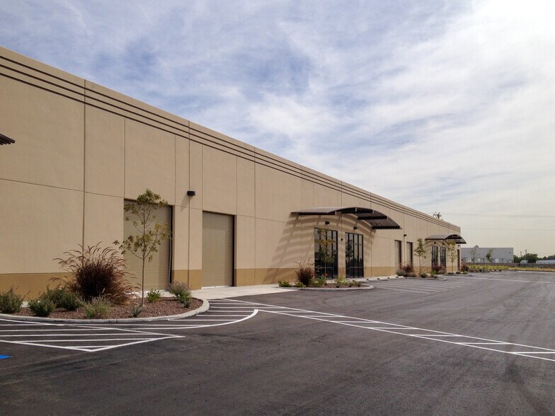 12305 Mercantile Ave, El Paso, TX à louer - Photo du bâtiment - Image 2 de 14