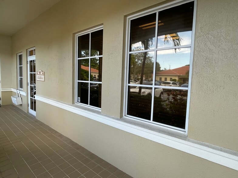 5501 N University Dr, Coral Springs, FL à vendre - Photo du bâtiment - Image 3 de 41