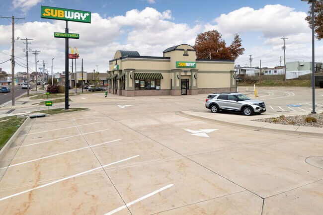 More details for 501 N Belt Hwy, Saint Joseph, MO - Retail for Sale