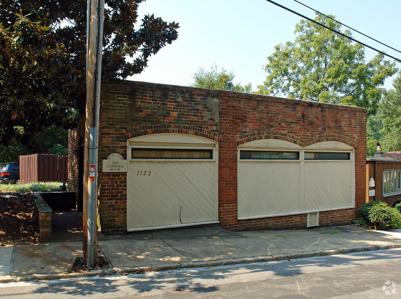 1122 Brookstown Ave, Winston-Salem, NC à louer - Photo principale - Image 1 de 3