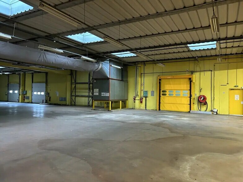 Industriel dans Aubagne à louer - Photo du bâtiment - Image 2 de 5