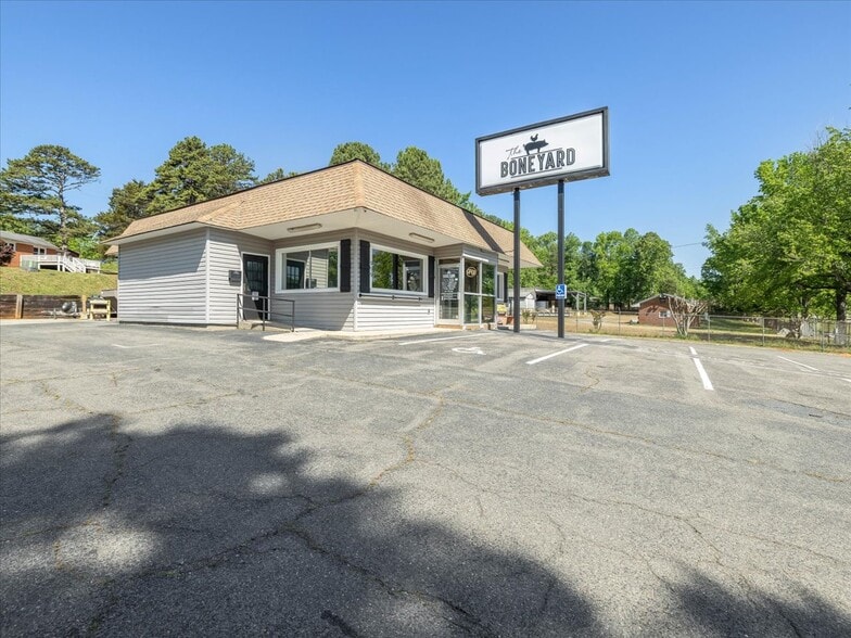 919 N 2nd Ave, Siler City, NC for sale - Building Photo - Image 2 of 19