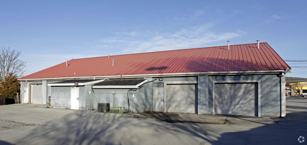 2217 W Andrew Johnson Hwy, Morristown, TN for sale - Building Photo - Image 2 of 3