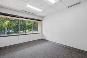 4002-4014 148th Ave NE, Redmond, WA for lease Interior Photo- Image 1 of 7