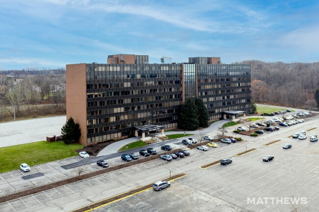 Plus de détails pour 26250 Euclid Ave, Cleveland, OH - Bureau à vendre