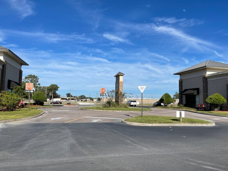 447 SW SR 247, Lake City, FL à louer - Photo du bâtiment - Image 2 de 9