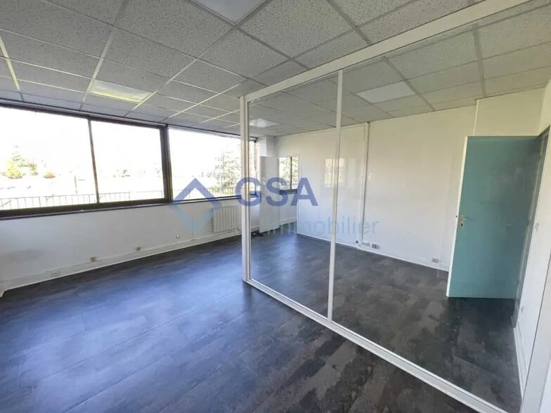 Office in Évry-Courcouronnes for lease - Interior Photo - Image 2 of 5