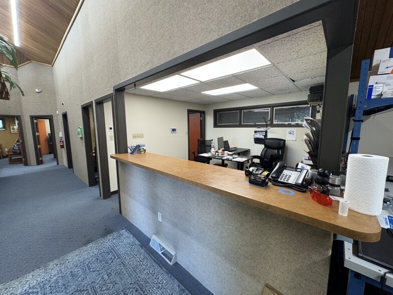 1311 Ben Franklin Hwy W, Douglassville, PA for lease - Interior Photo - Image 2 of 19