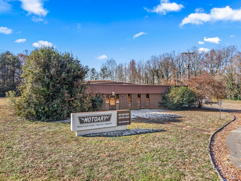 161 S Walnut Cir, Greensboro, NC for sale - Building Photo - Image 1 of 11