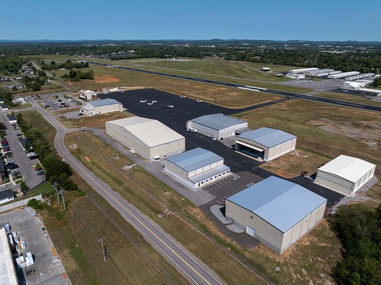 500 Aviation Way, Lebanon, TN for sale - Building Photo - Image 2 of 6