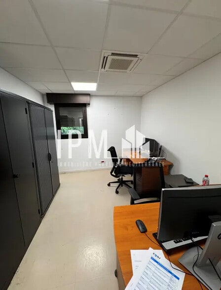 Bureau dans Marseille à vendre - Photo du bâtiment - Image 1 de 8