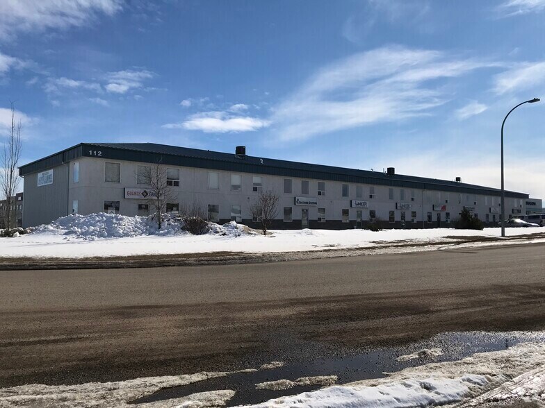 17 Queens Gate Cres, Red Deer County, AB for sale - Primary Photo - Image 1 of 1