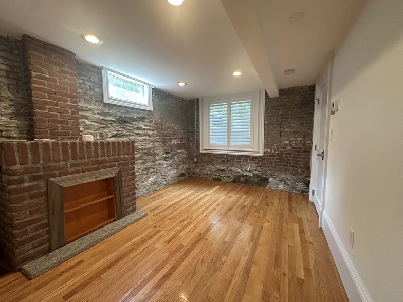 61 Roseland St, Somerville, MA for lease - Building Photo - Image 1 of 2