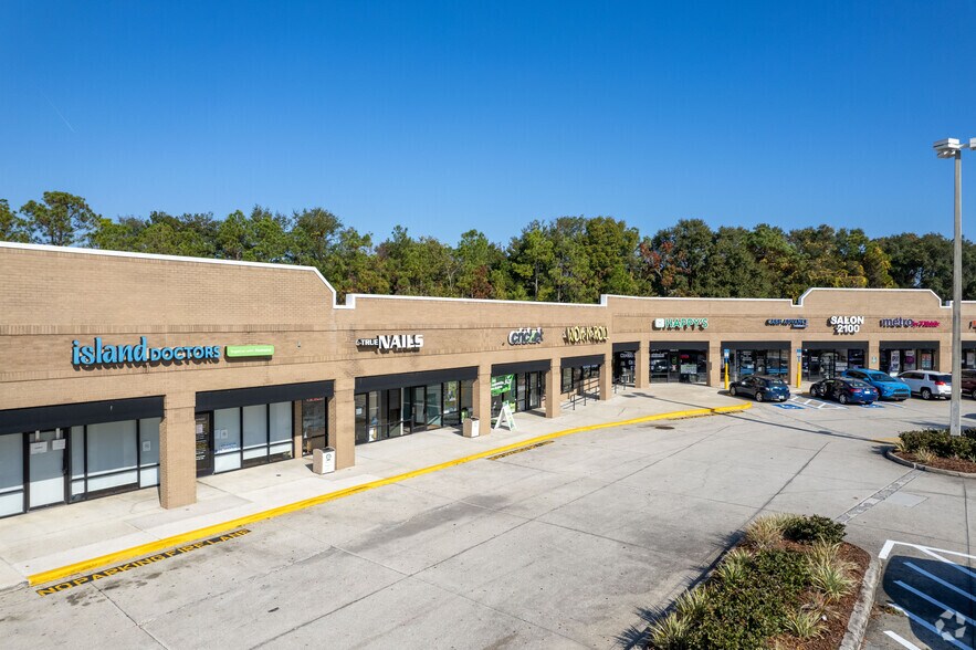 8011 Merrill Rd, Jacksonville, FL à louer - Photo du bâtiment - Image 2 de 5