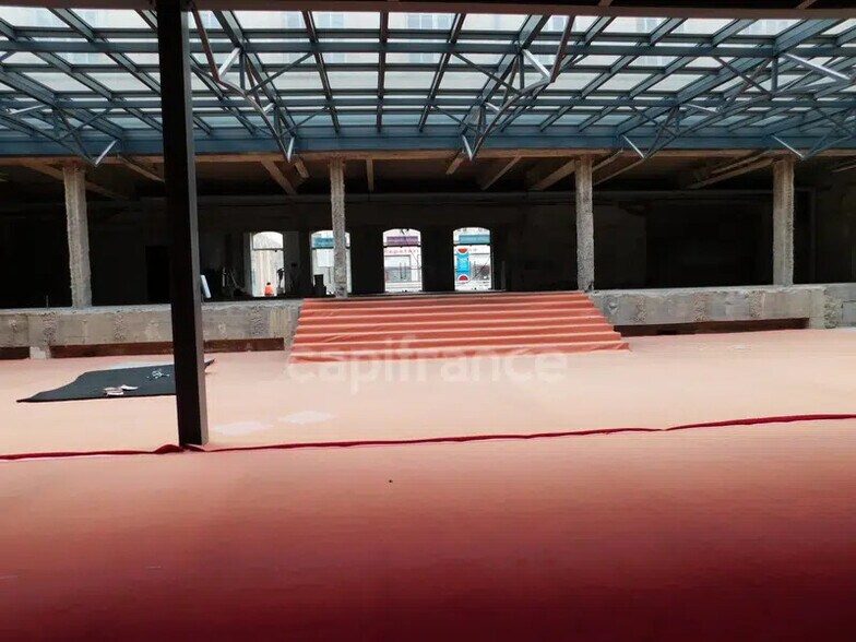 Retail in Nancy for lease - Building Photo - Image 2 of 6