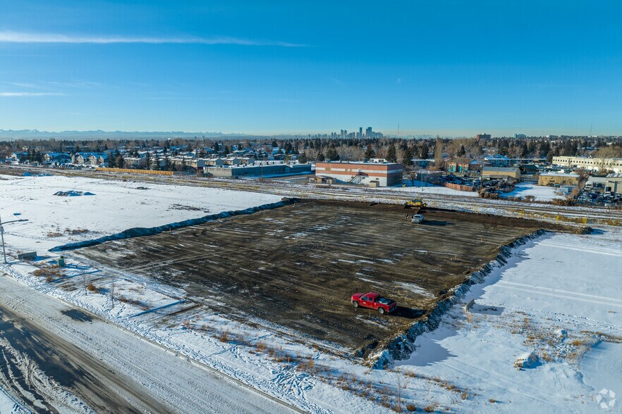 2601 52nd St SE, Calgary, AB à vendre - Aérien - Image 3 de 8