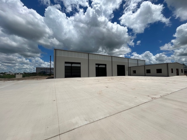 6063 Imperial Loop, Bryan, TX for lease - Building Photo - Image 2 of 8