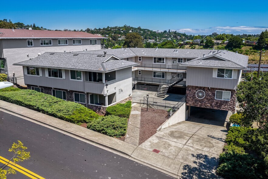 1205 Geraldine Way, Belmont, CA à vendre - Photo du bâtiment - Image 1 de 17