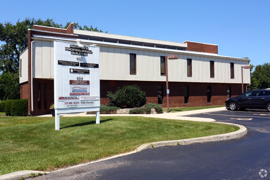 684 W Boughton Rd, Bolingbrook, IL à louer - Photo du bâtiment - Image 2 de 12