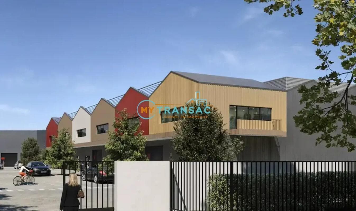 Flex in Montgeron for sale Building Photo- Image 1 of 10