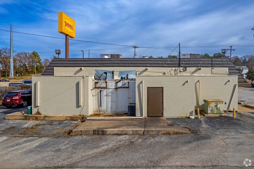 3422 W Gentry Pkwy, Tyler, TX for lease - Building Photo - Image 3 of 28