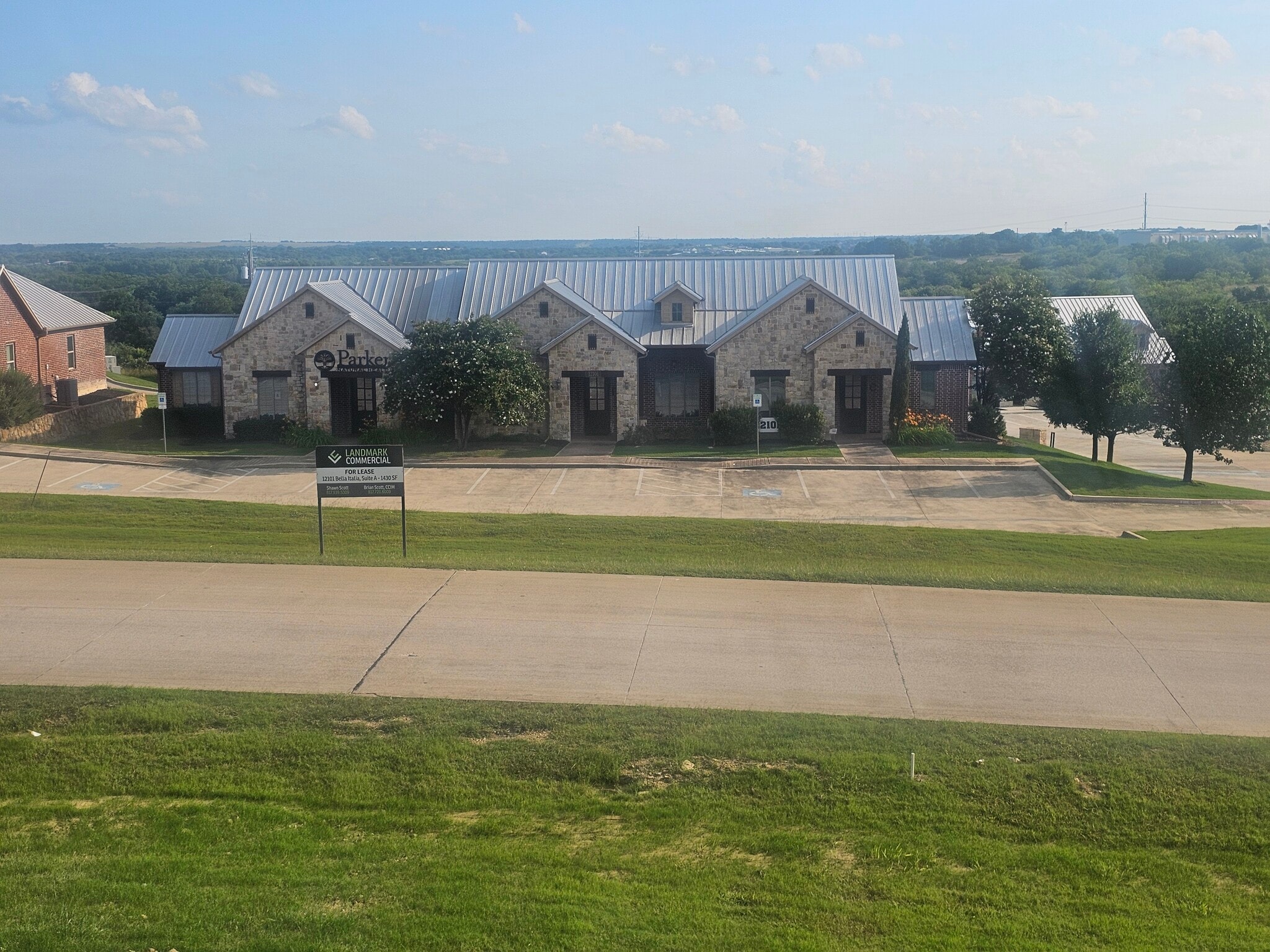 12101 Bella Italia Dr, Fort Worth, TX for lease Primary Photo- Image 1 of 20