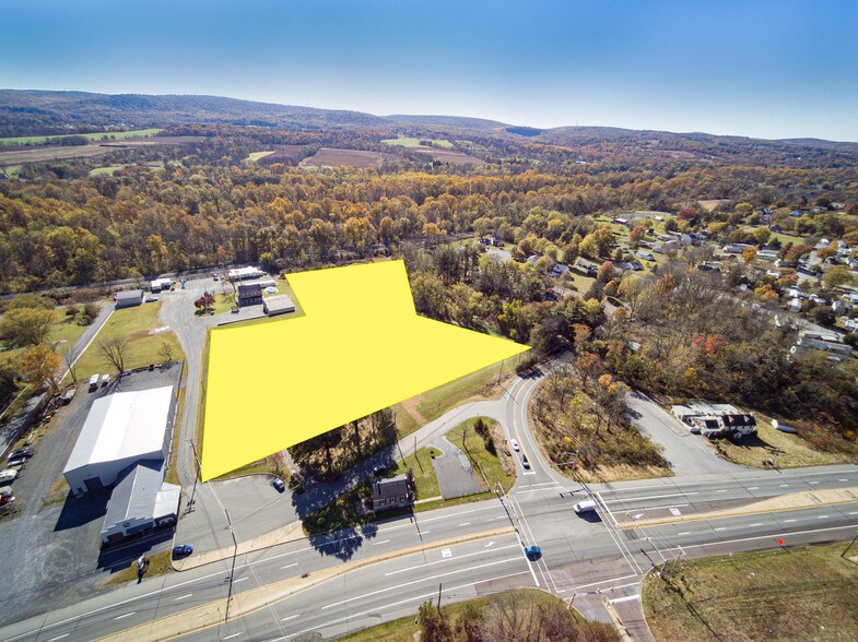 936 Monocacy Creek Rd, Birdsboro, PA à vendre - Photo du bâtiment - Image 2 de 14