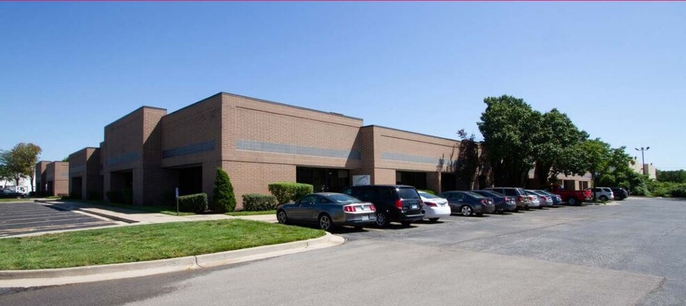 6101-6121 E Connecticut Ave, Kansas City, MO for lease - Primary Photo - Image 1 of 9