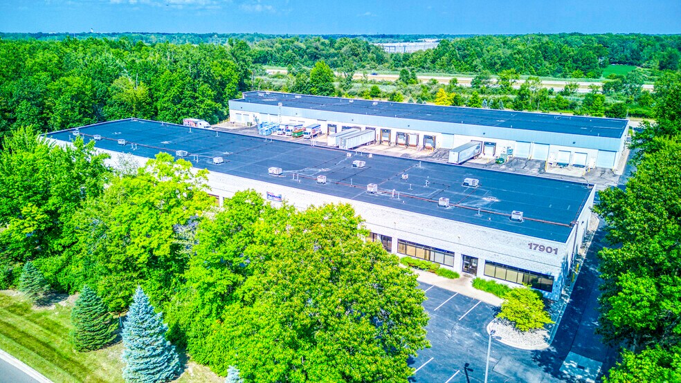 17901 Woodland Dr, New Boston, MI à louer - Photo du bâtiment - Image 1 de 7