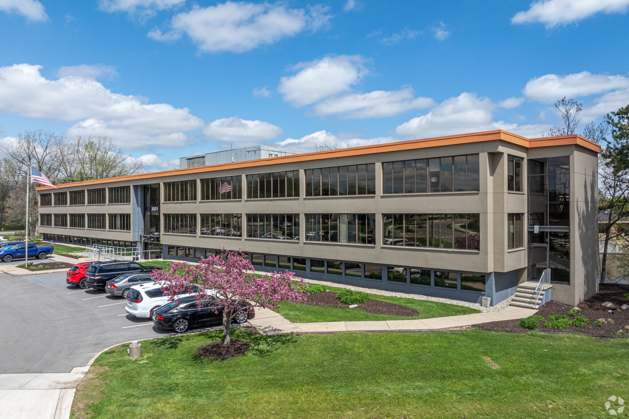 3501 Lake Eastbrook Blvd SE, Grand Rapids, MI for lease Building Photo- Image 1 of 6