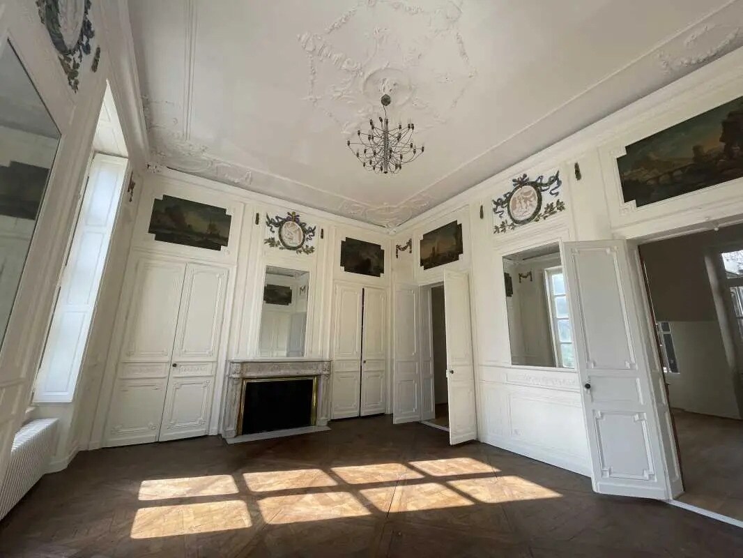 Office in Bordeaux for lease Building Photo- Image 1 of 8