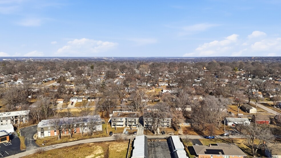 9930 E 36th St S, Independence, MO à vendre - Photo du bâtiment - Image 2 de 22