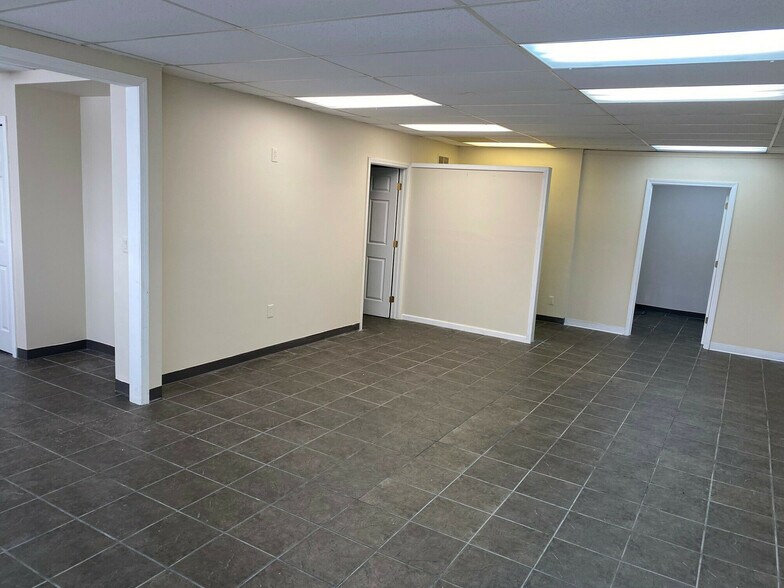 42900-42990 Garfield Rd, Clinton Township, MI à louer - Photo intérieure - Image 2 de 4