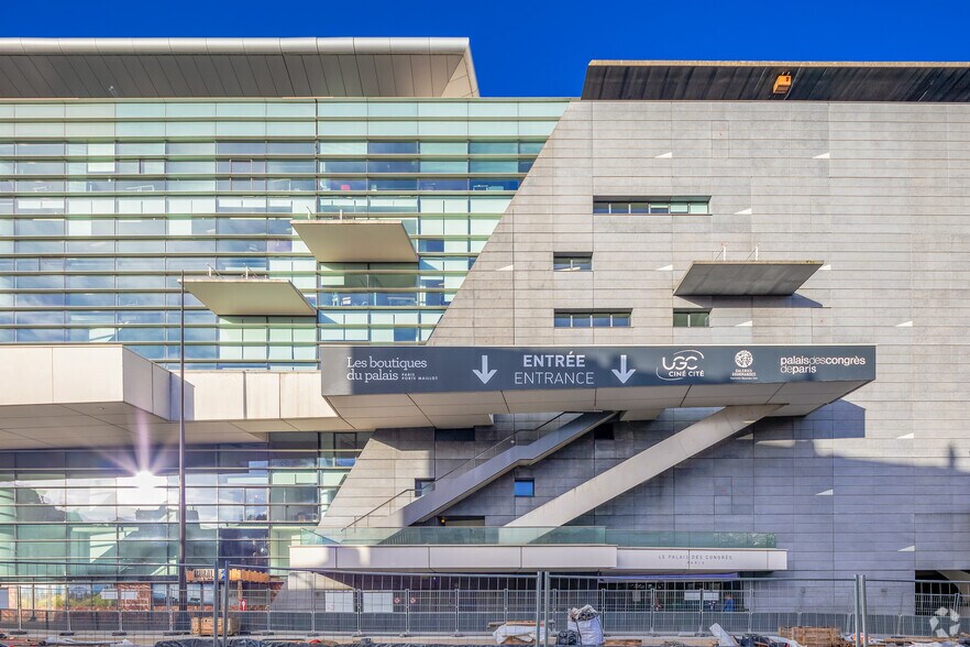 2-16 Place De La Porte Maillot, Paris à louer - Photo du bâtiment - Image 2 de 7